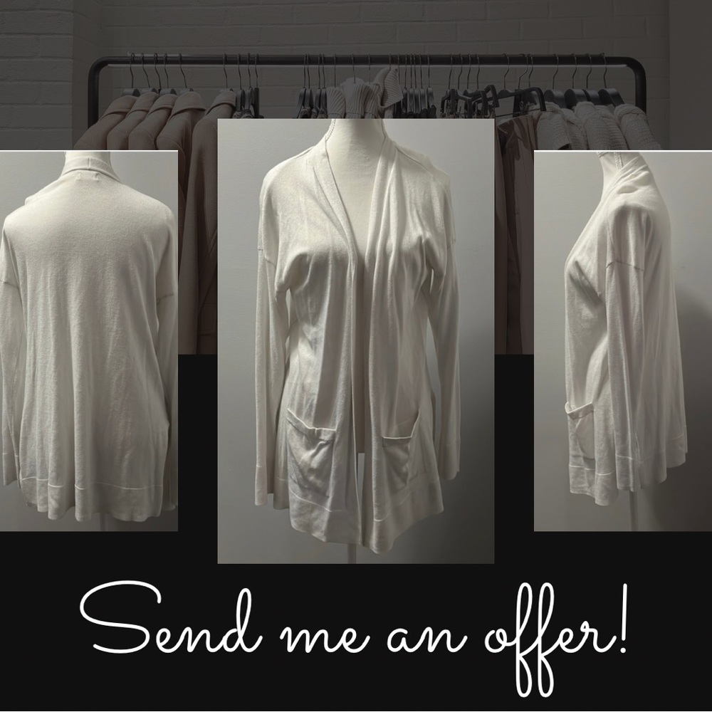 Woman’s White Cardigan With Pockets